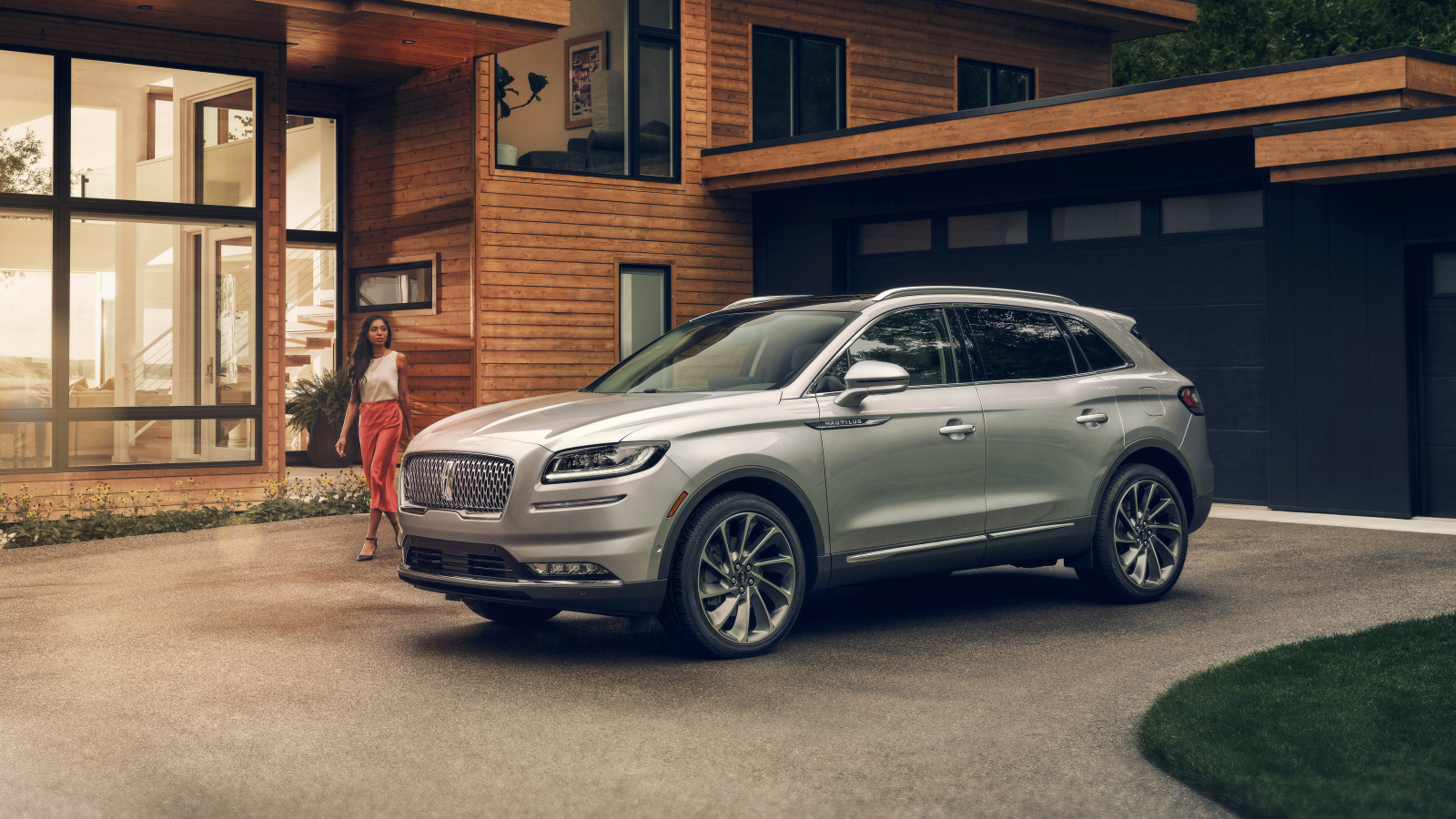 Автомобиль  Lincoln Nautilus  2021 года у дома