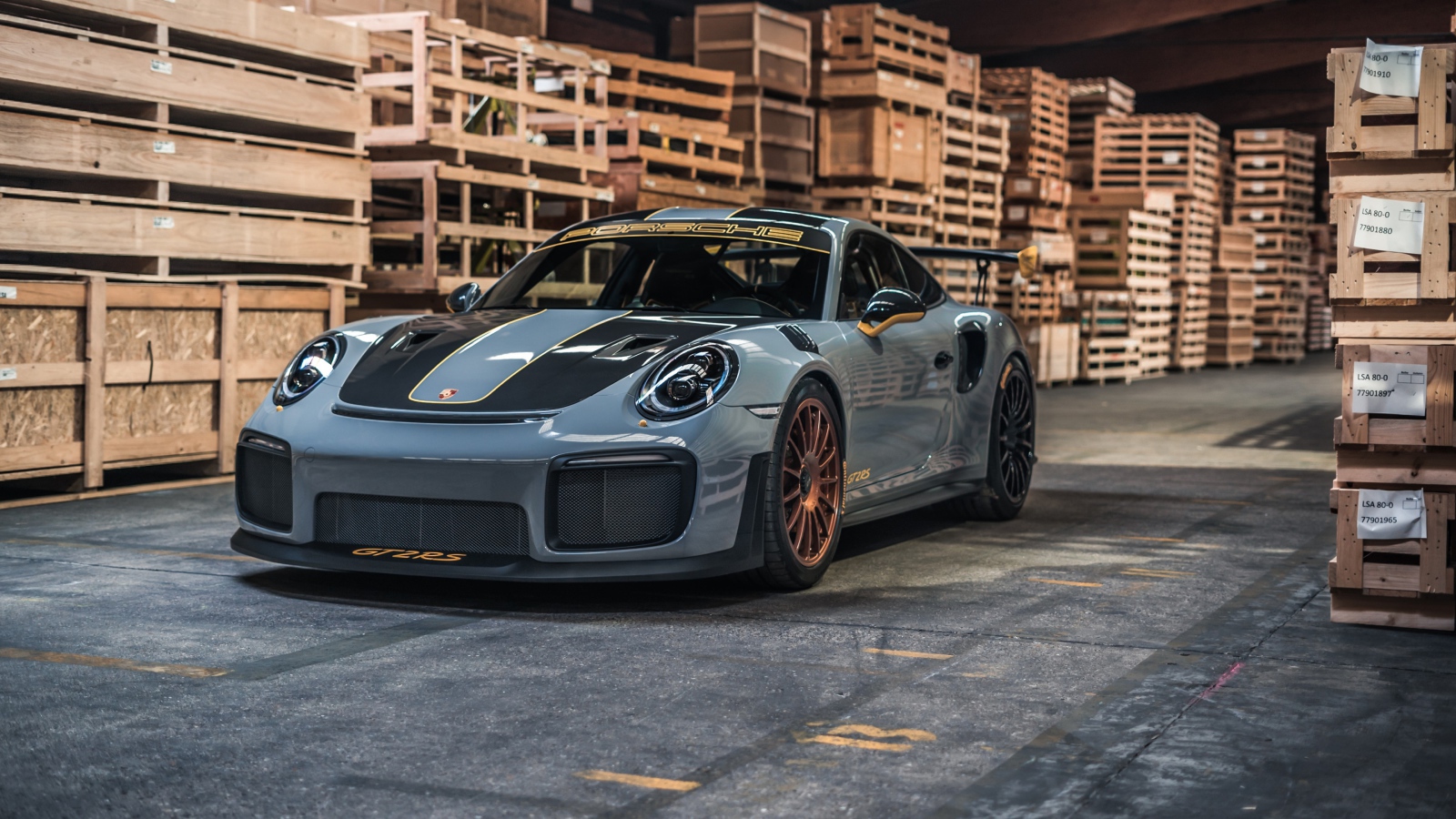 Автомобиль  Porsche 911 GT2 RS 2020 года на складе 