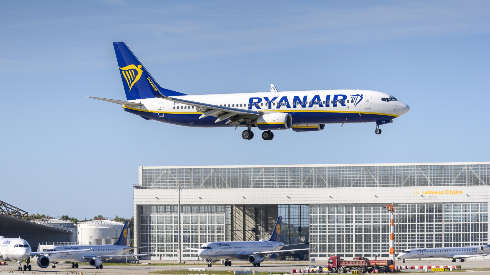 Пассажирский самолет боинг-737-800 авиакомпании  ryanair