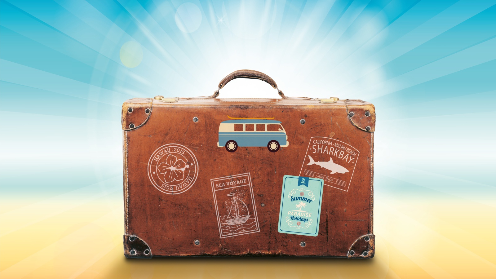 Большой старый чемодан для путешествий 