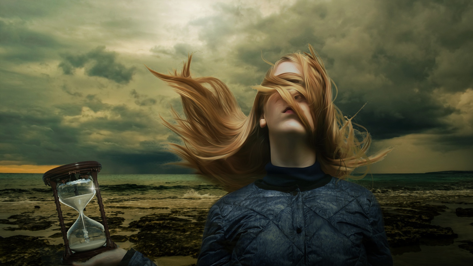 Девушка с волосами на лице держит песочные часы