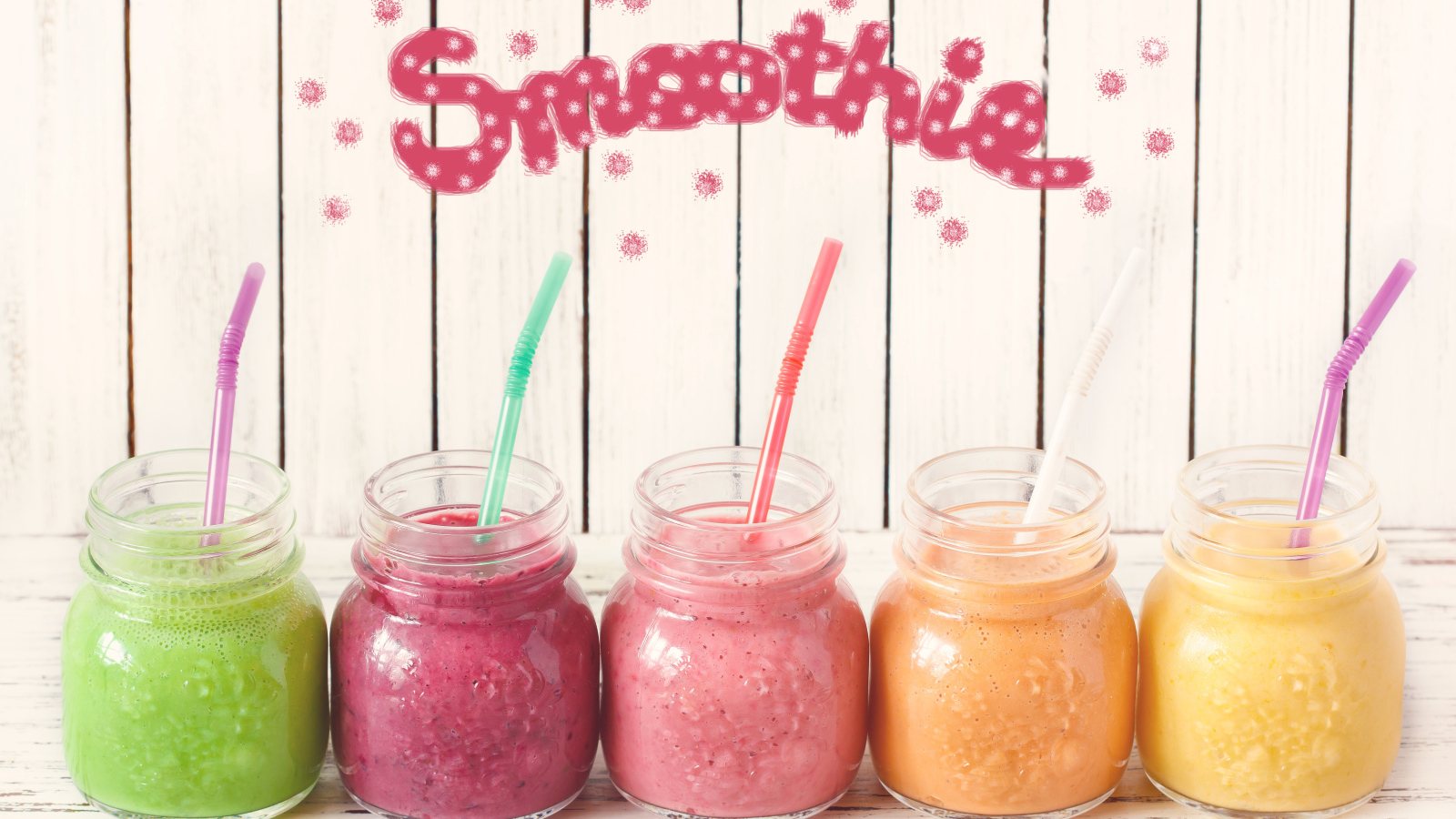 Баночки с разноцветным смузи с трубочками