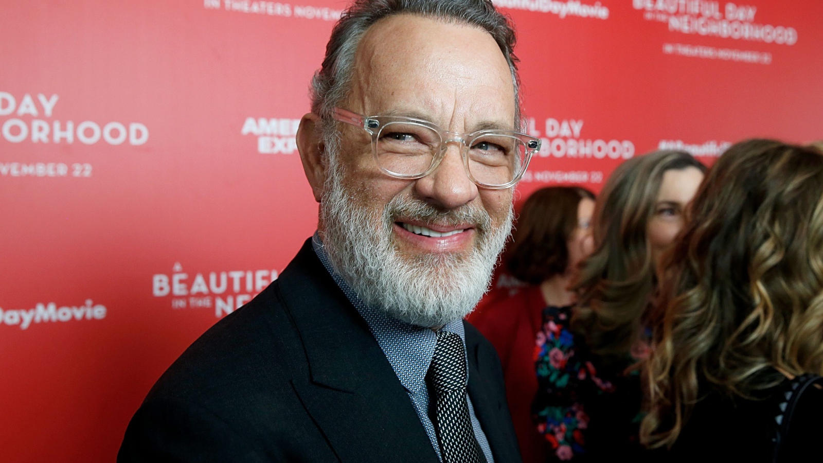 Улыбающийся мужчина, актер Том Хэнкс