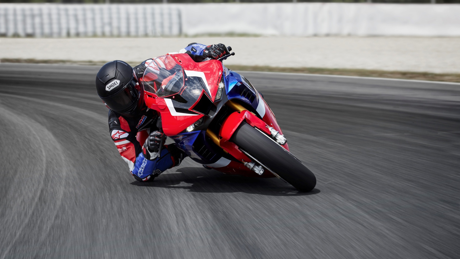 Мотоцикл Honda CBR1000RR-R Fireblade SP 2020 на кроссе