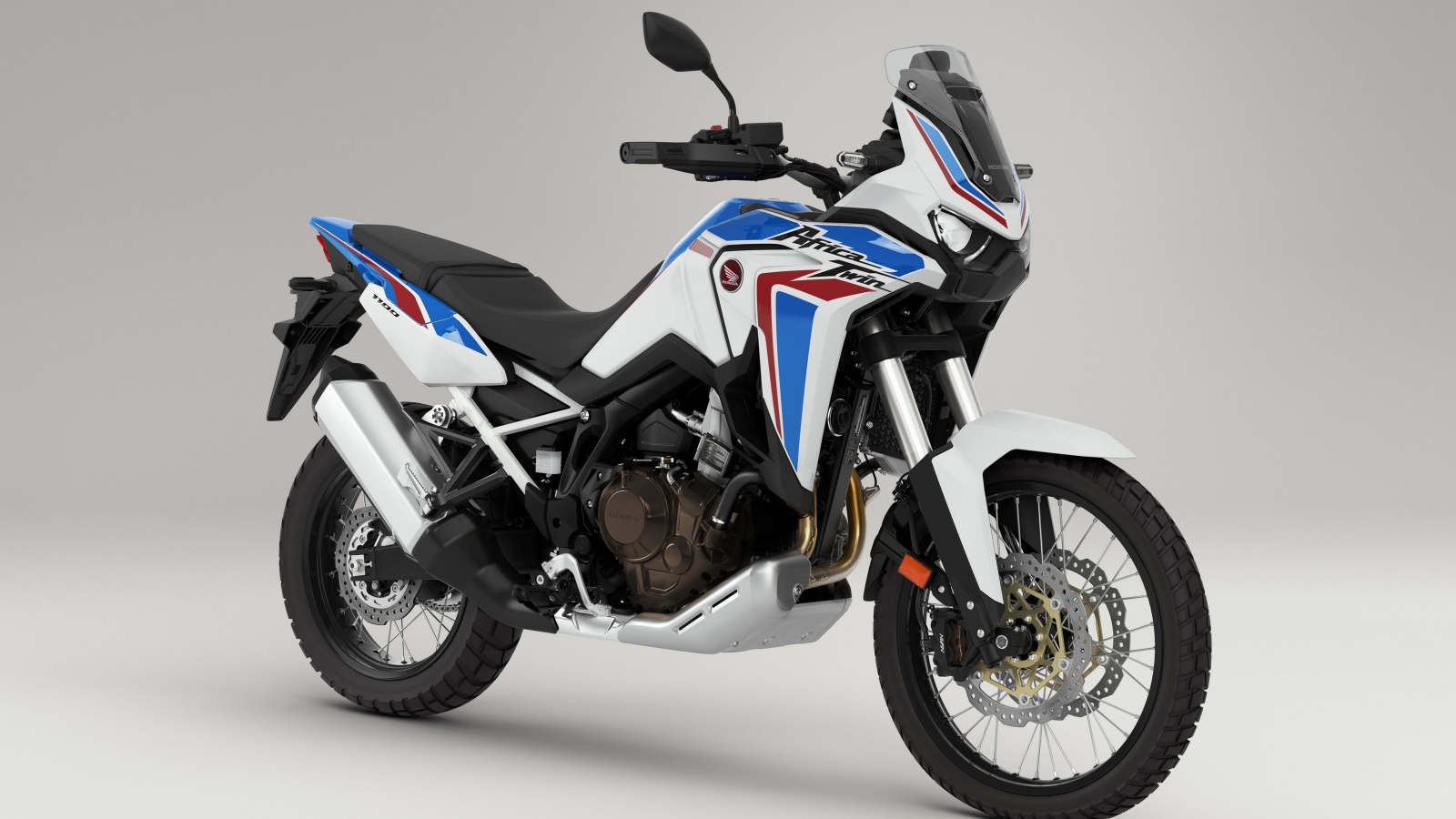 Мотоцикл Honda CRF 1000 D AFRICA TWIN, 2020 года на сером фоне