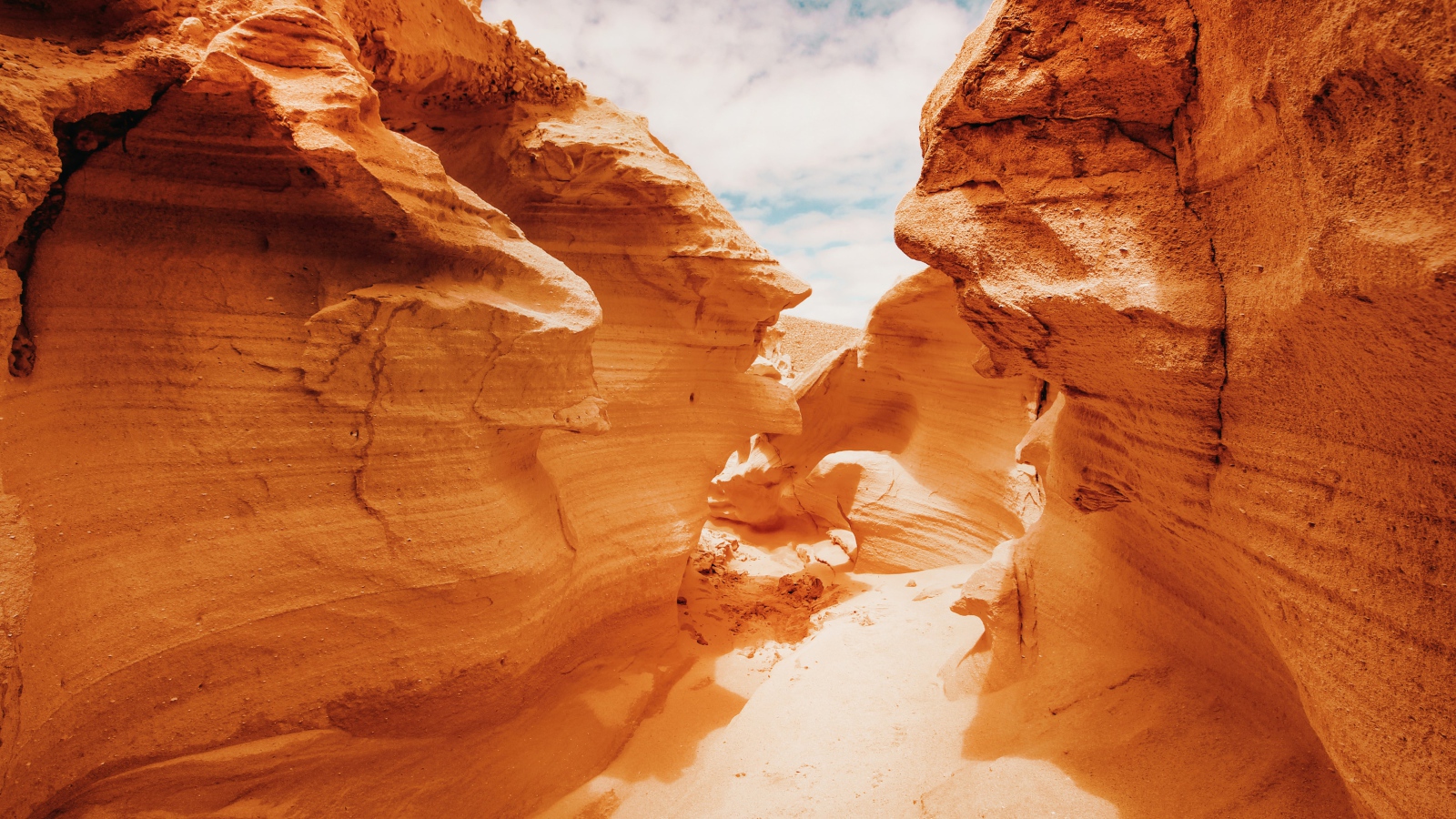 Каменный необычный каньон 