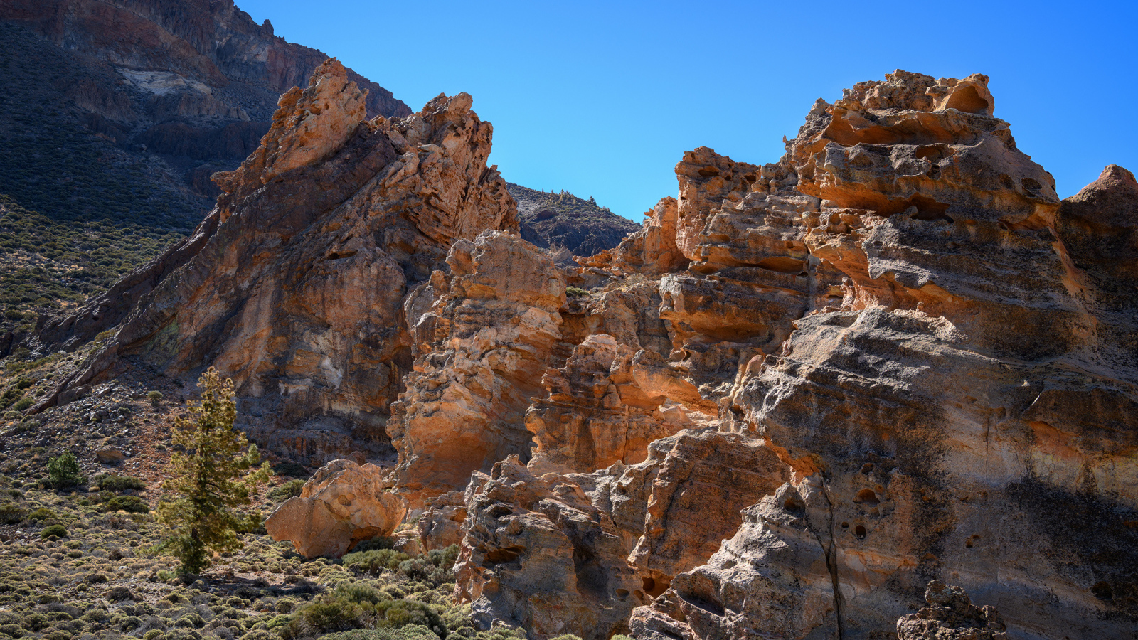 Старые камни в национальном парке Италии 