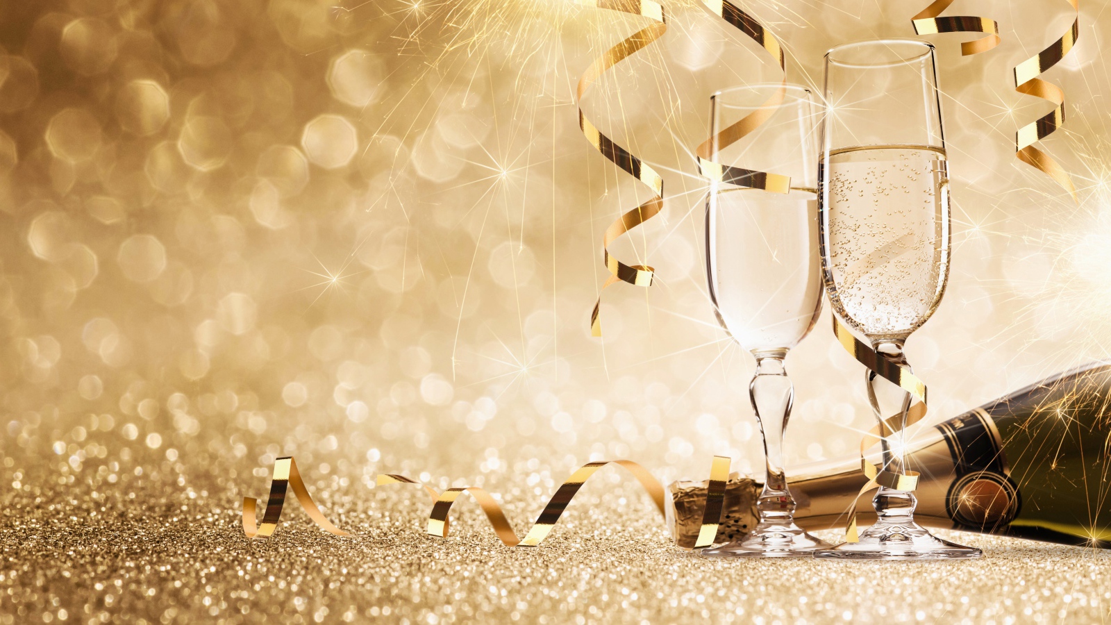 Два бокала и шампанское на новый год, фон 