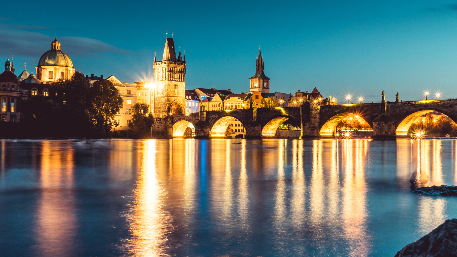 Карлов мост над рекой ночь, Прага Чехия