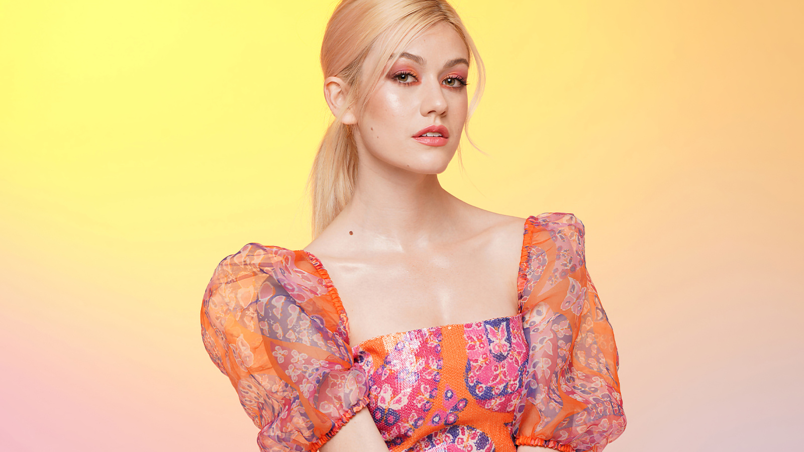 Американская актриса Кэтрин Макнамара в платье