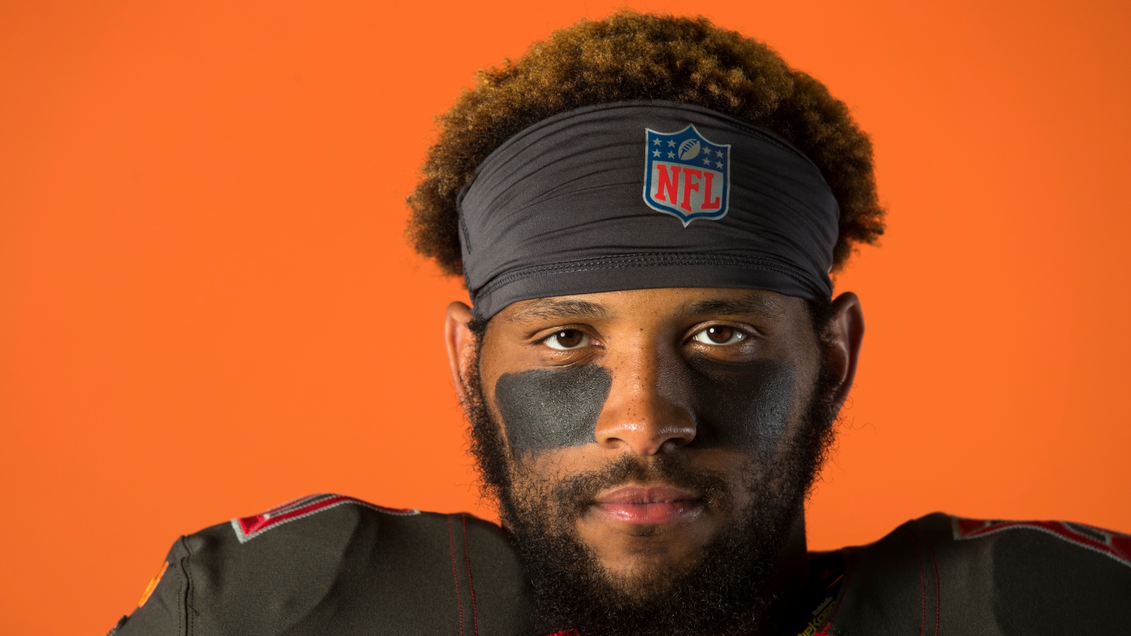 Игрок в американский футбол O. J. Howard лицо крупным планом