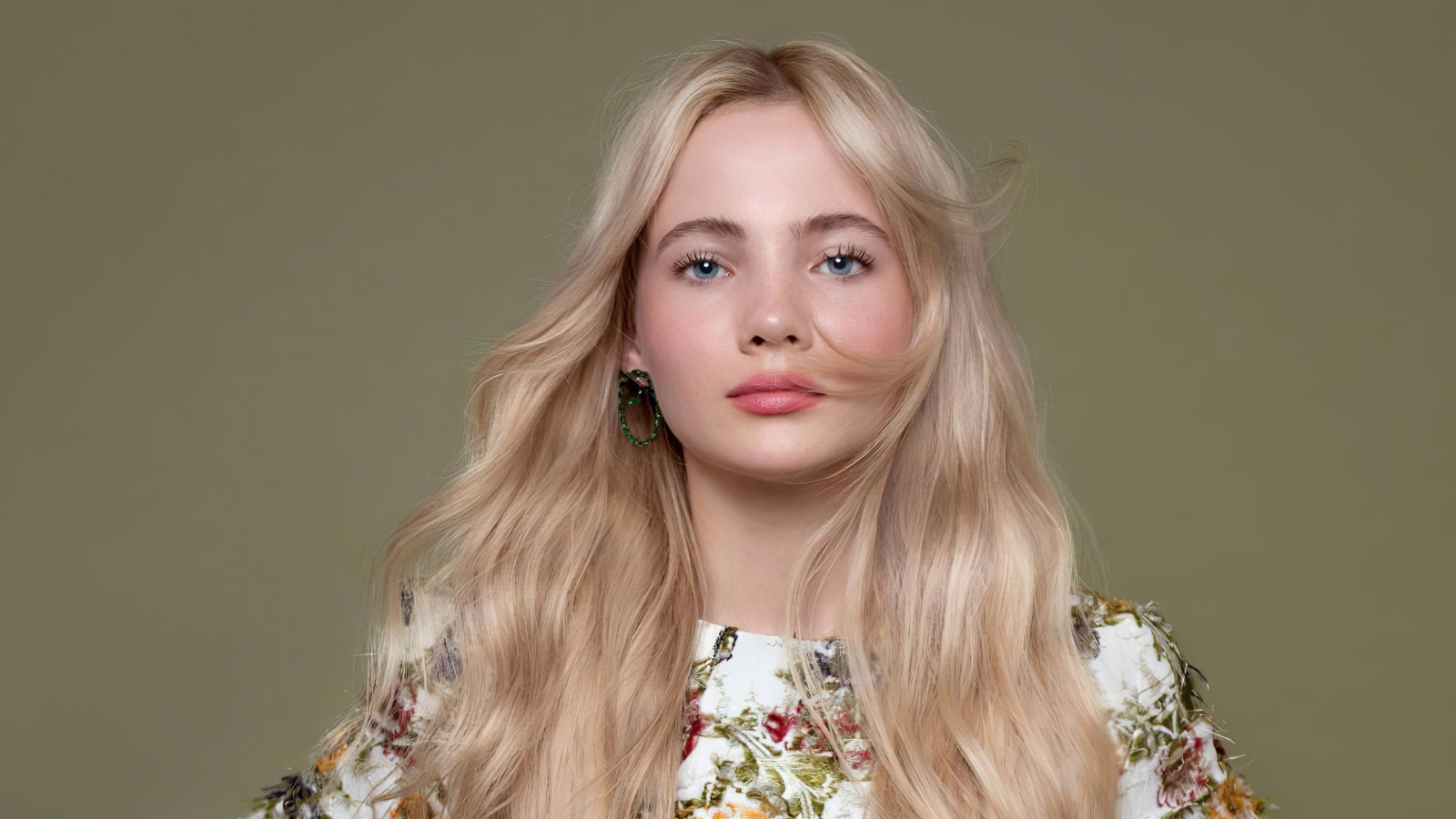 Голубоглазая девушка, актриса Фрейя Аллан