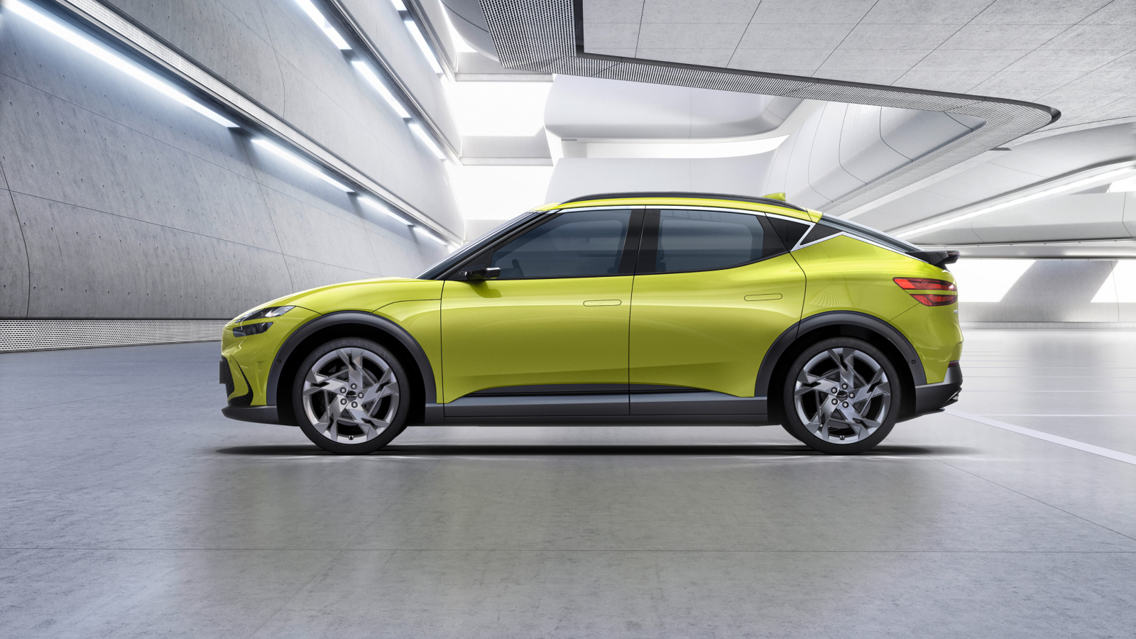 Автомобиль  Genesis GV60, 2021 года вид сбоку