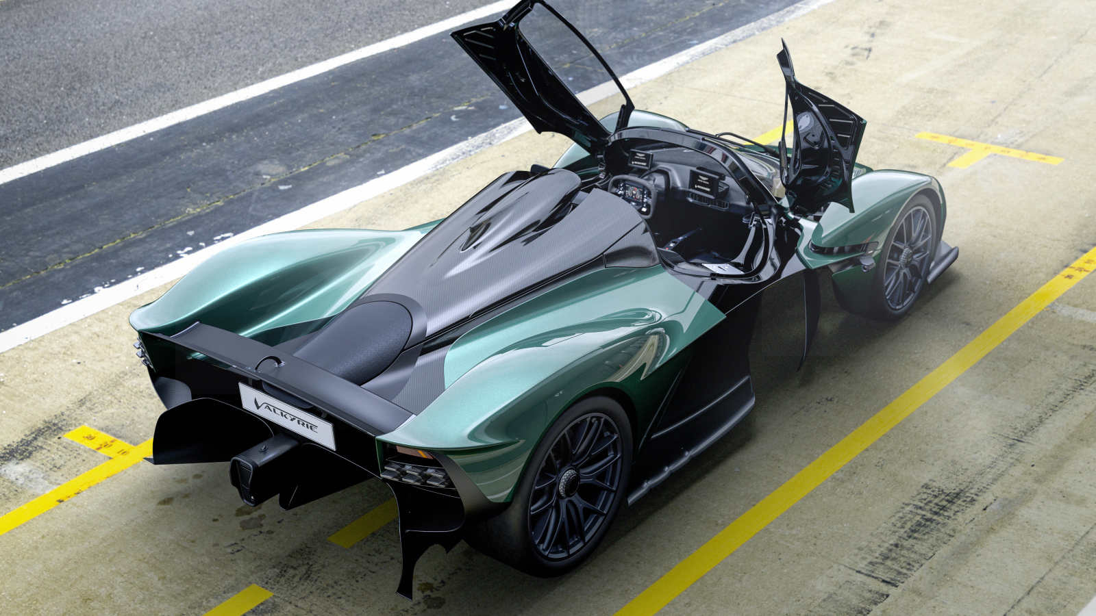Гоночный автомобиль Aston Martin Valkyrie Spider 2021 года