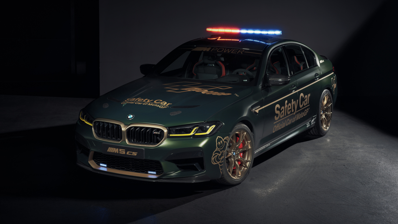 Служебный автомобиль BMW M5 CS MotoGP Safety Car 2021 года