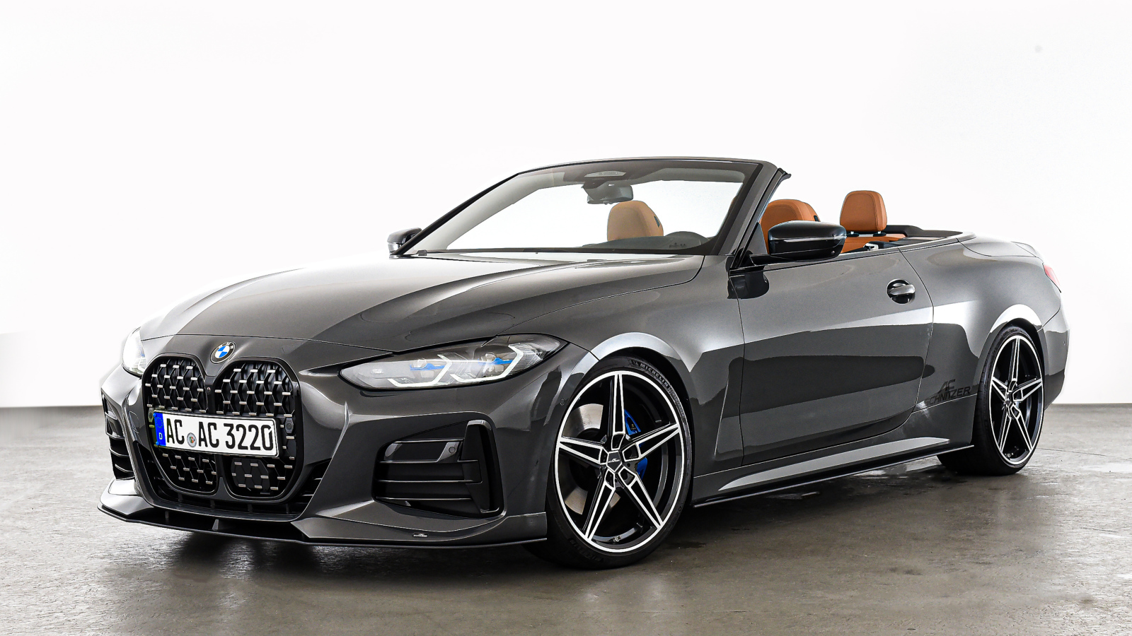 Кабриолет BMW 4 Series, 2021 года на белом фоне