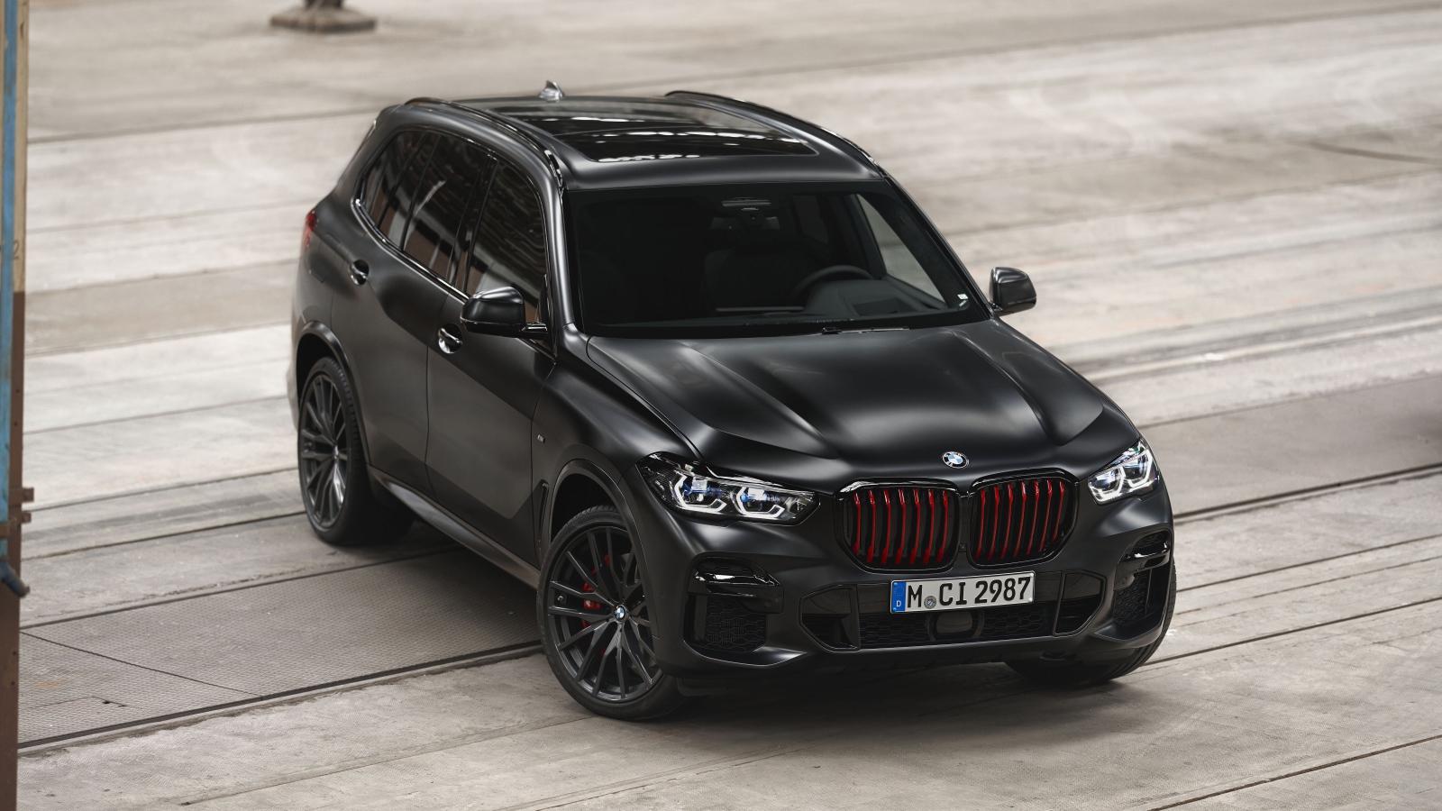 Автомобиль BMW X5 M50i, 2021 года
