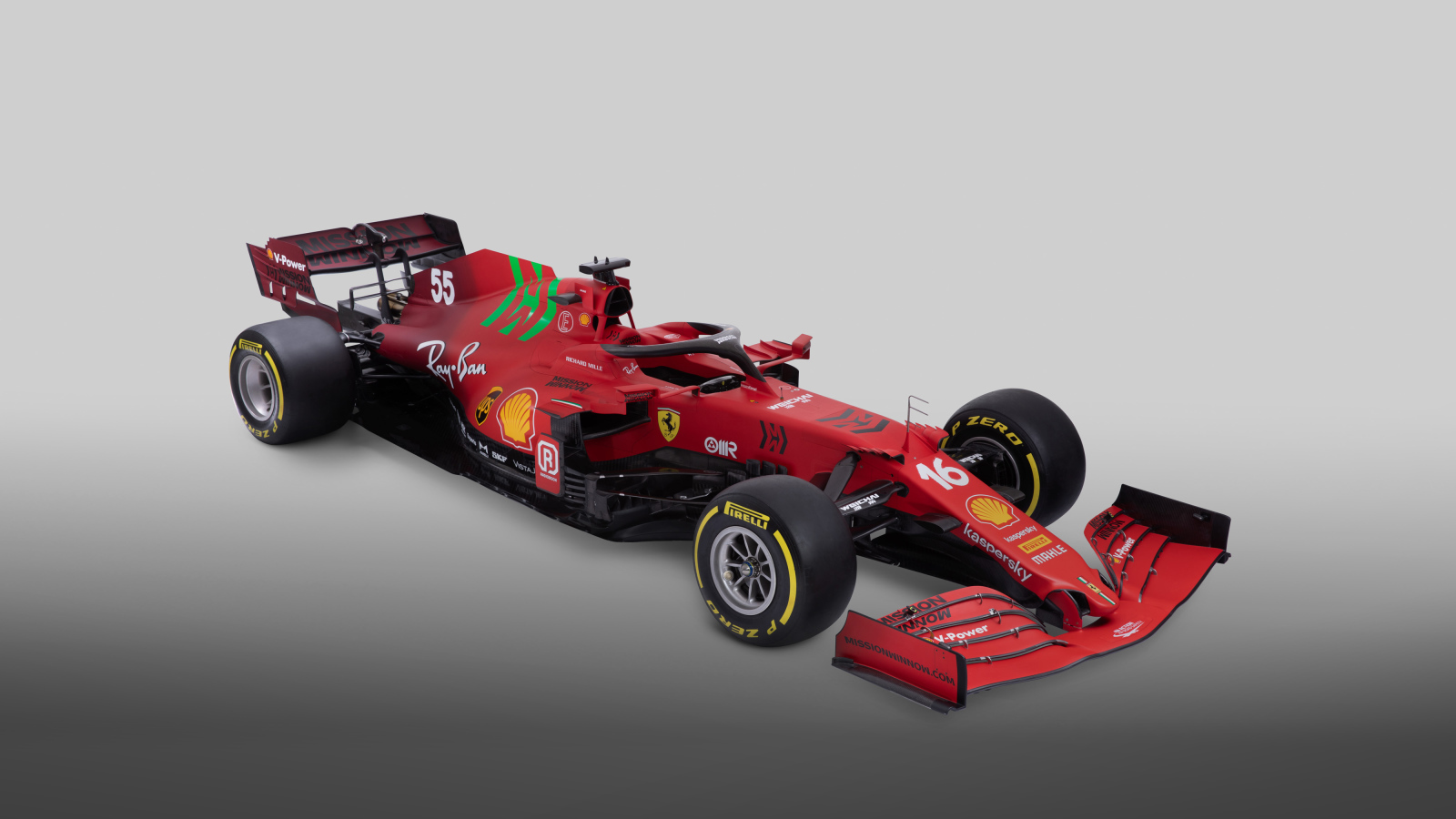 Гоночный болид Ferrari SF21 2021 года на сером фоне