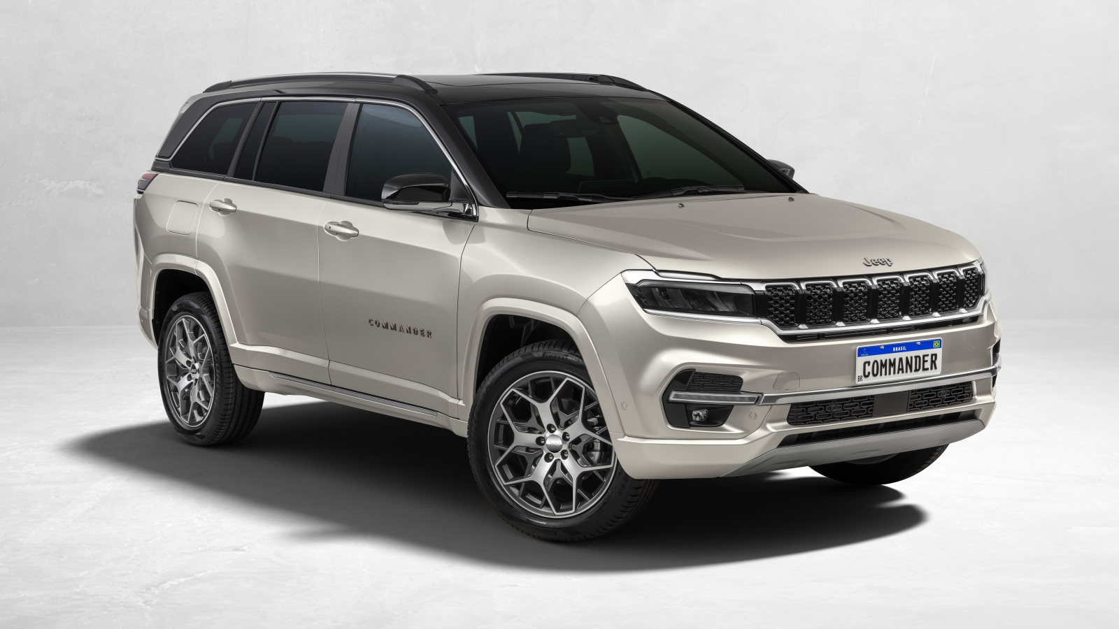 Серебристый Jeep Commander Overland TD380 4x4, 2021 года