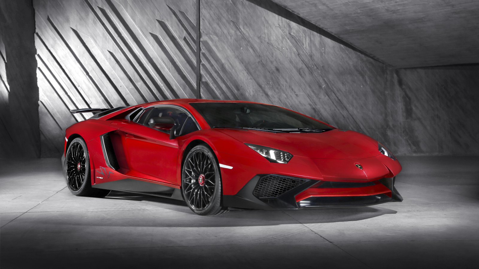 Спортивный автомобиль Lamborghini Aventador Superveloce