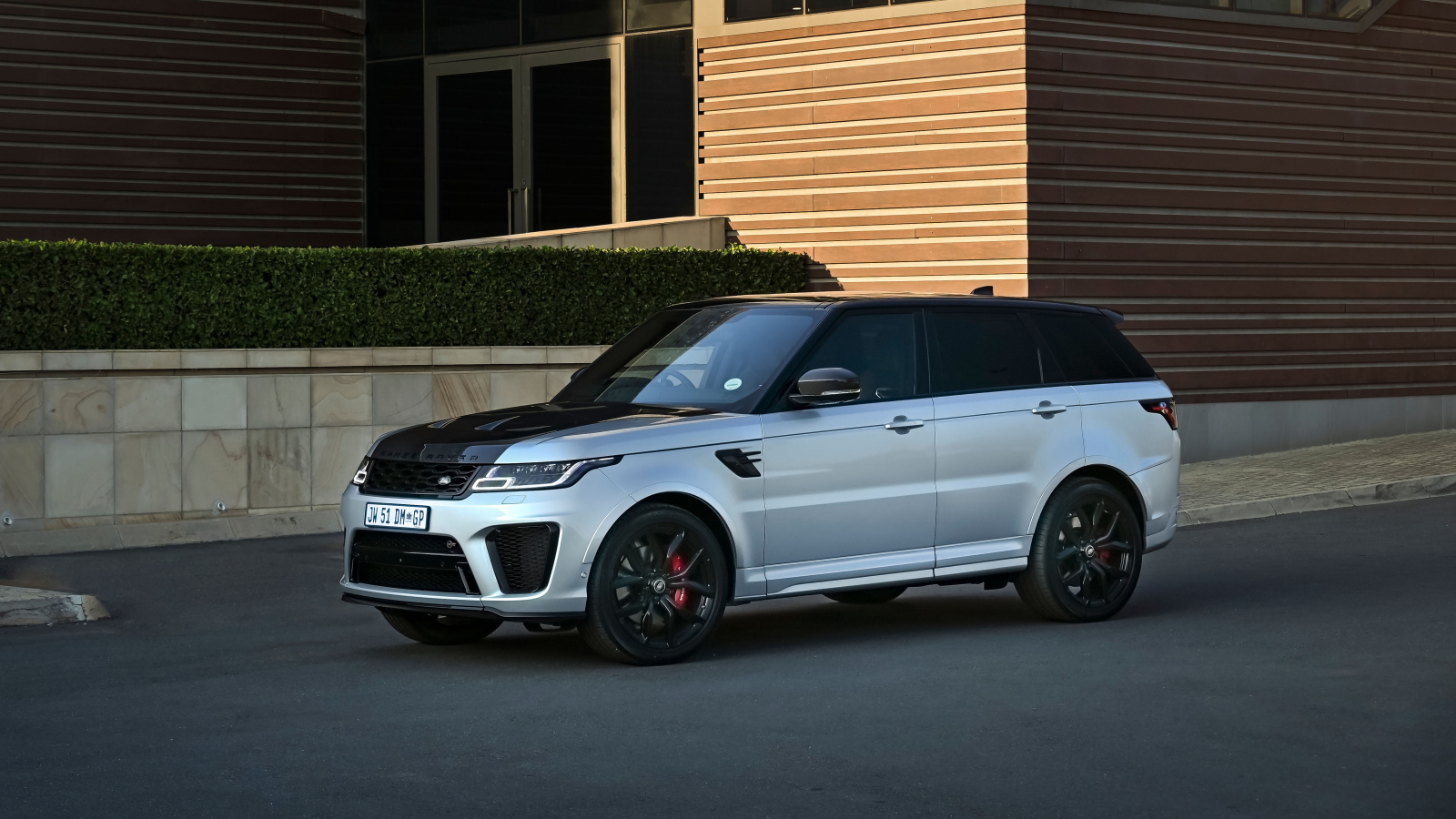 Автомобиль Range Rover Sport SVR Carbon Edition 2021 года в городе