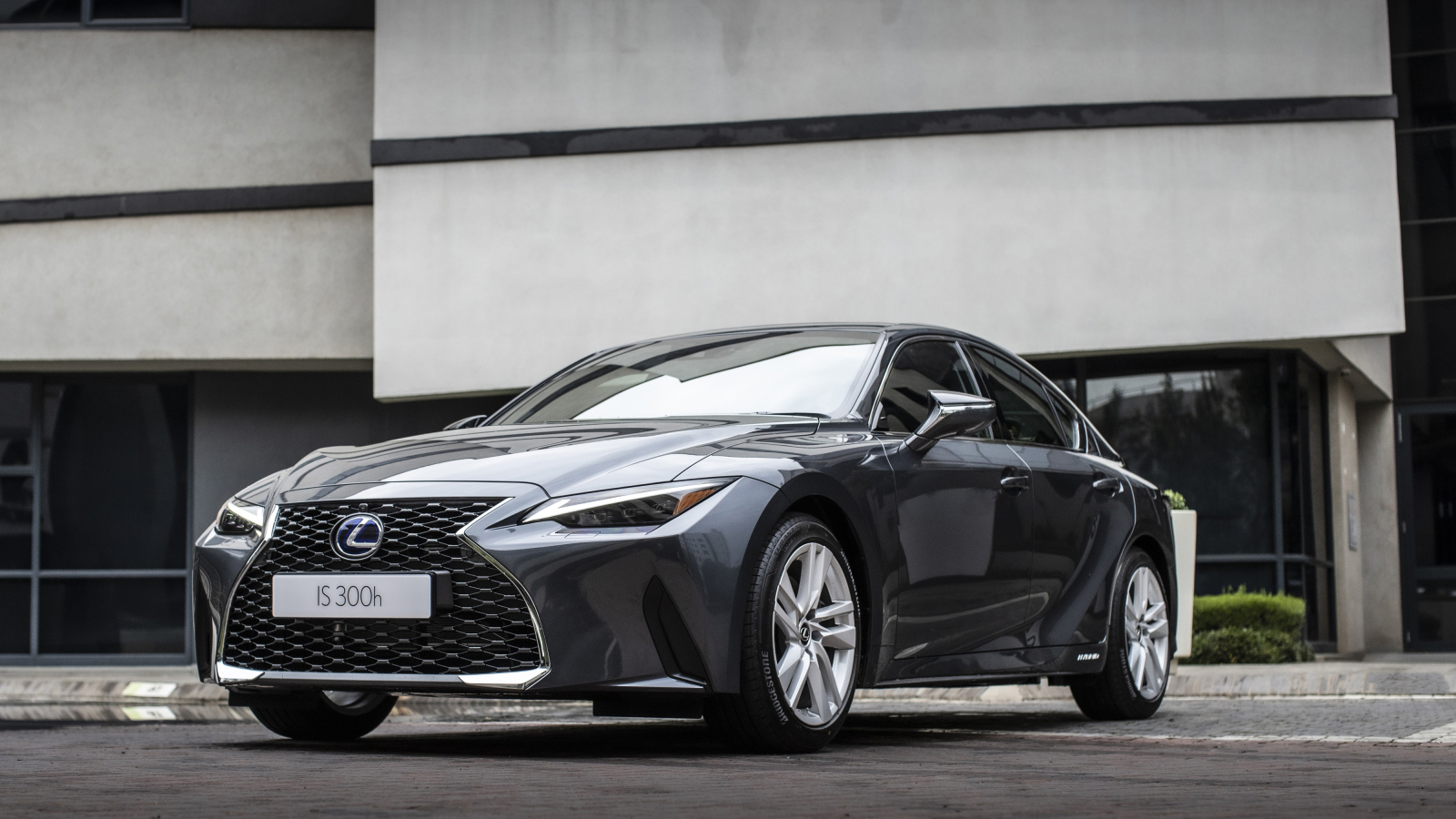 Автомобиль Lexus IS 300h 2021 года