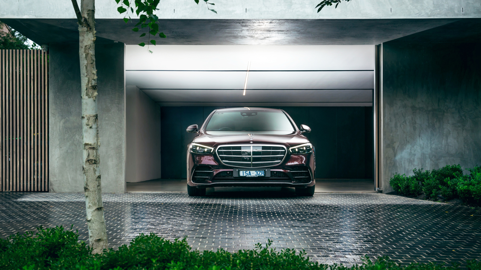 Автомобиль Mercedes-Benz S 450 Lang 4MATIC AMG Line 2021 года в гараже