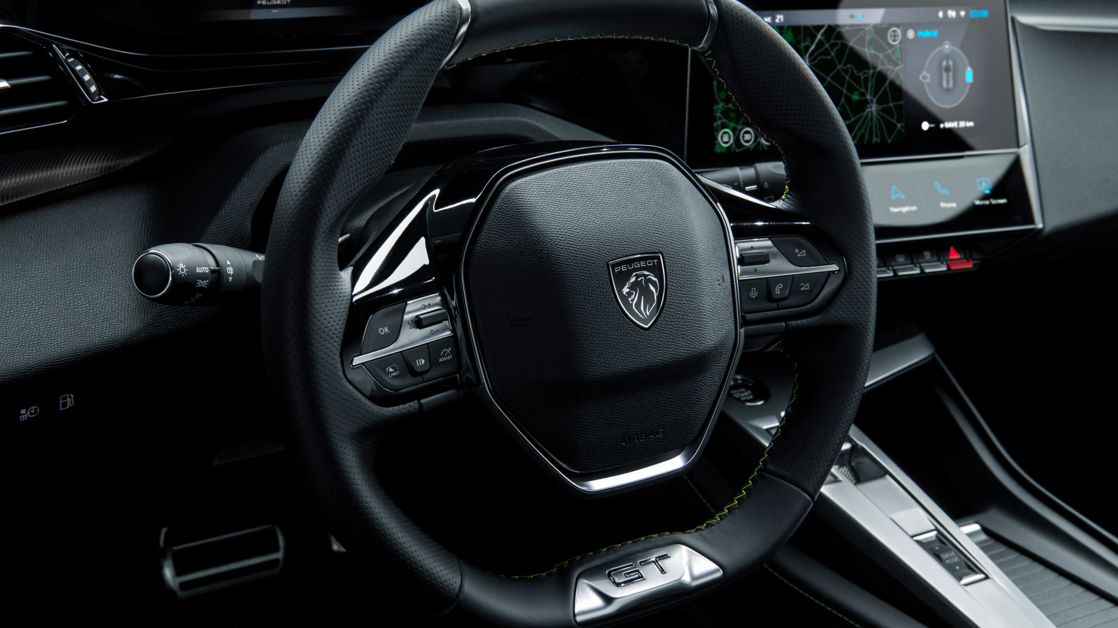 Черный кожаный руль автомобиля Peugeot 308, 2021 года