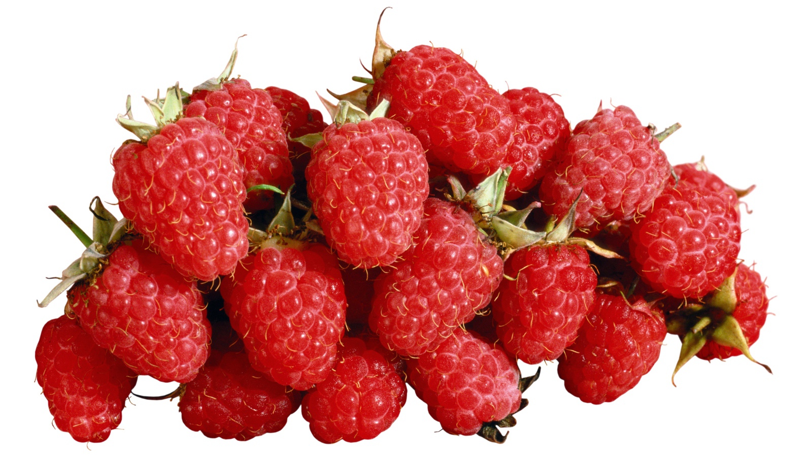 Спелая красная малина на белом фоне