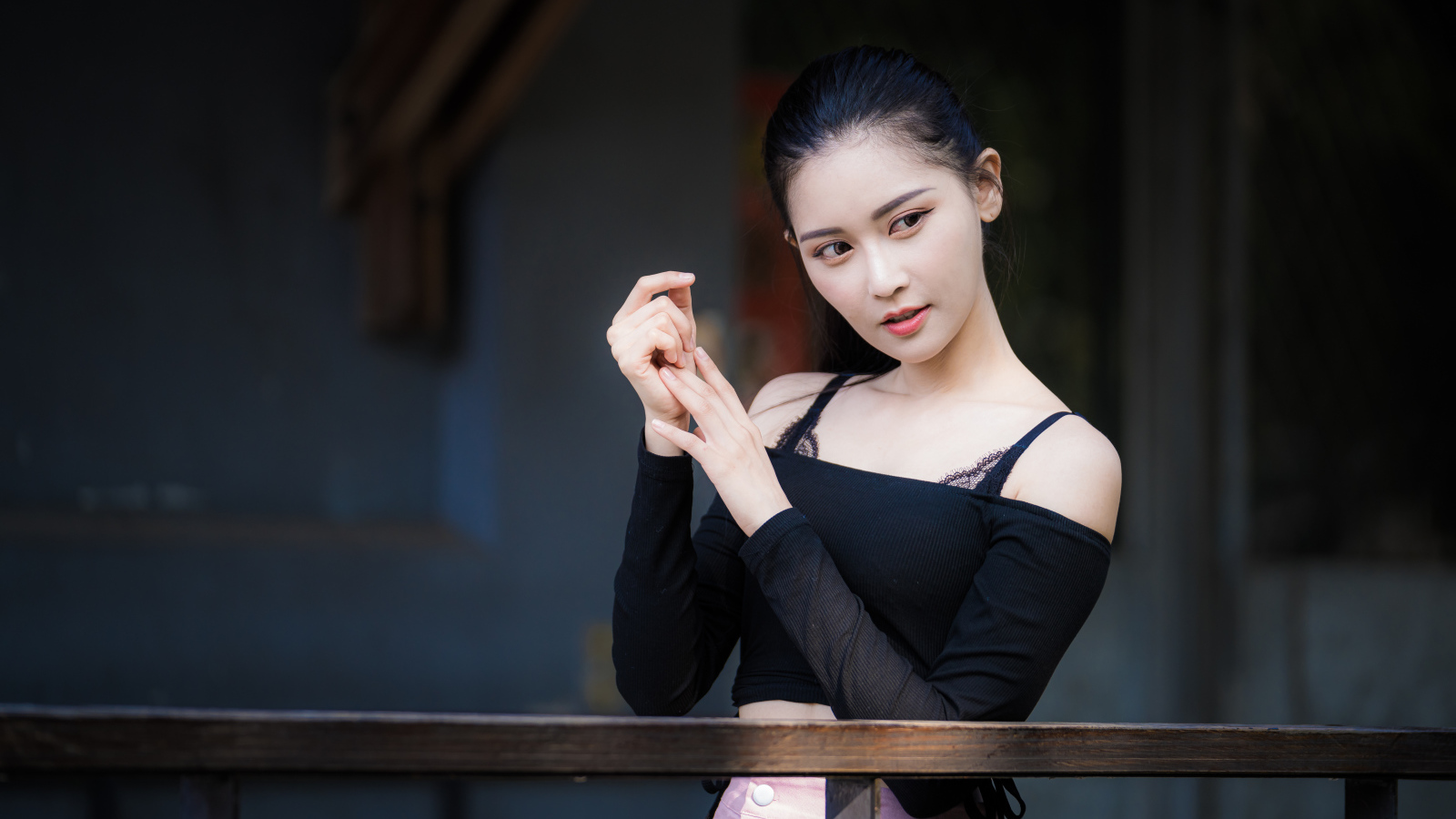 Красивая девушка азиатка балерина