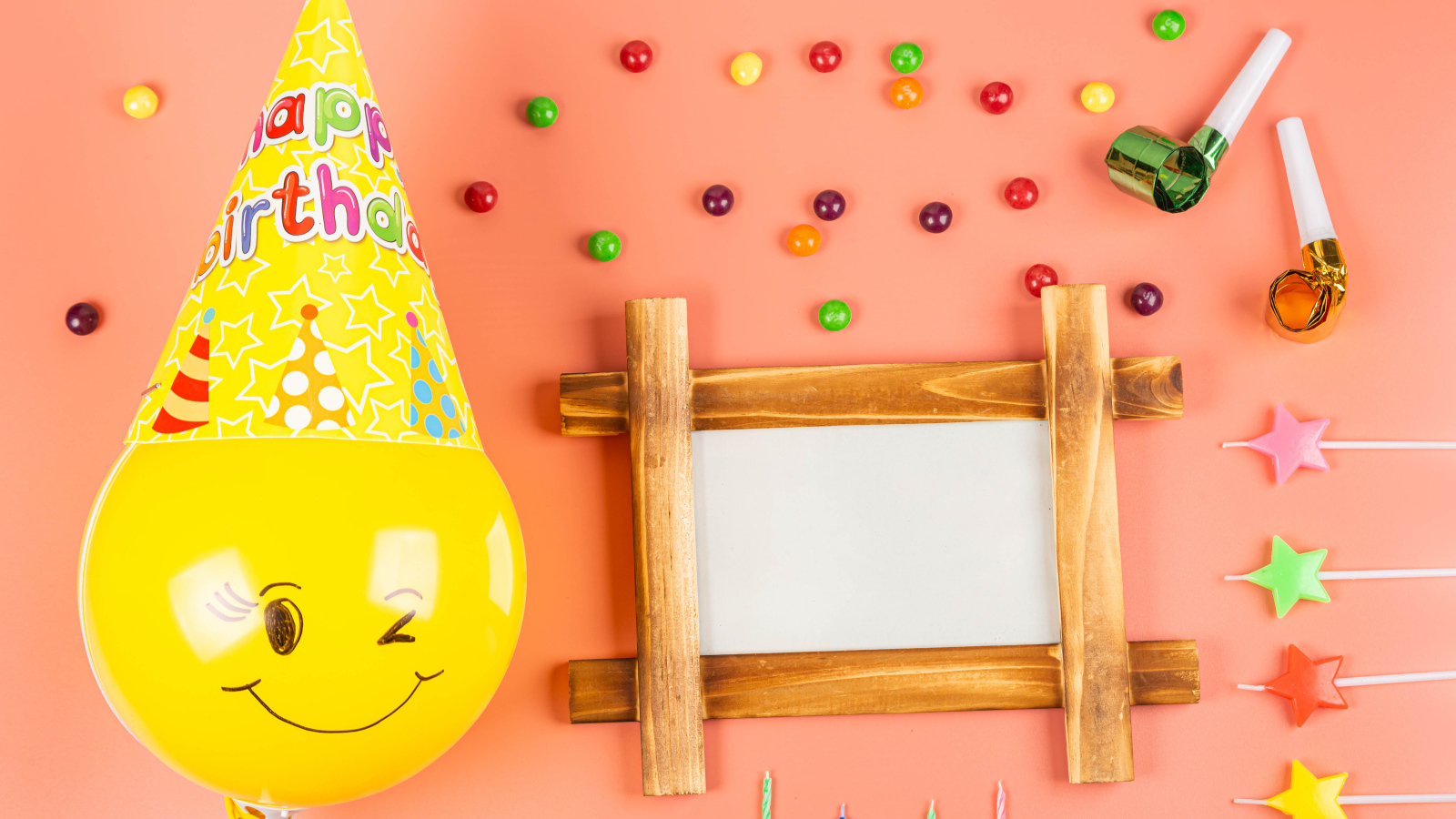 Рамка, конфеты и воздушный шар,шаблон открытки на день рождения 