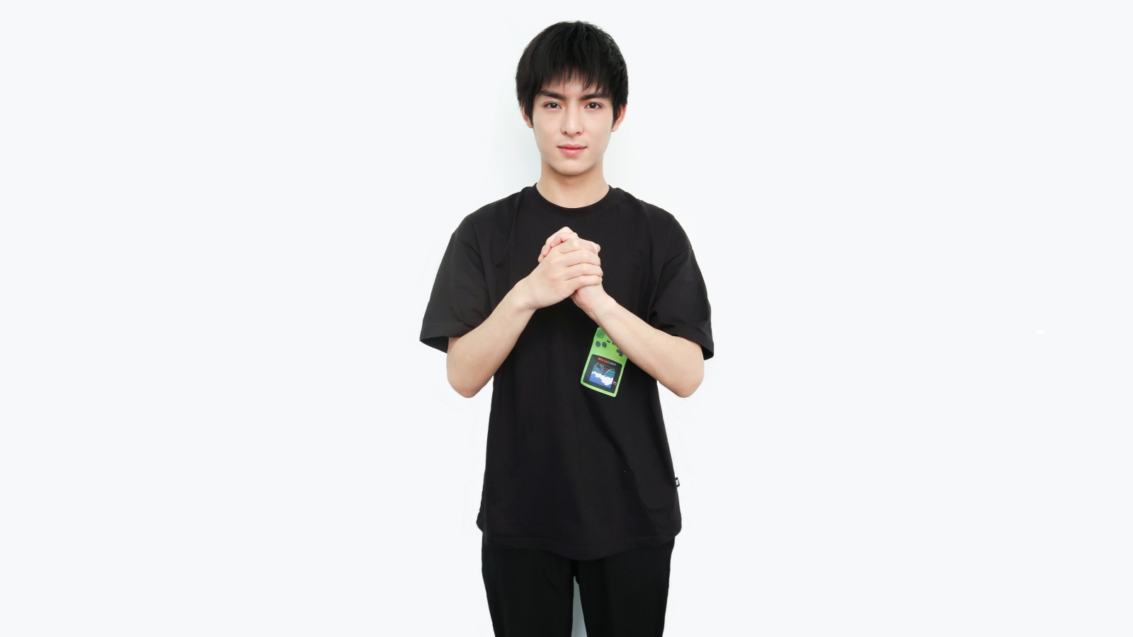 Актер Ван Хао Сюань на белом фоне