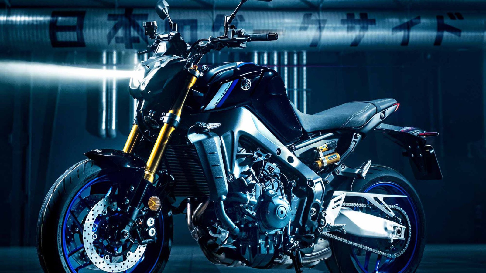 Большой мотоцикл Yamaha MT 09 2021 года