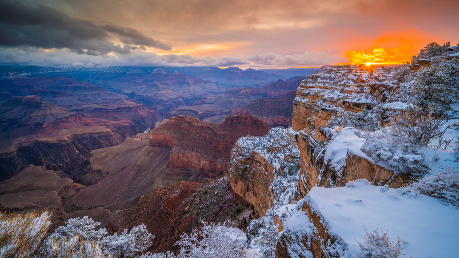 Красивый вид на Гранд каньон на закате солнца 