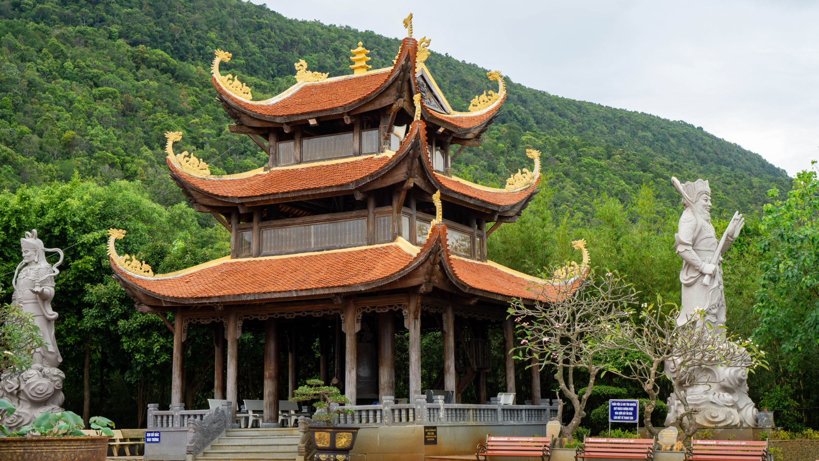 Красивый старинный храм, Вьетнам