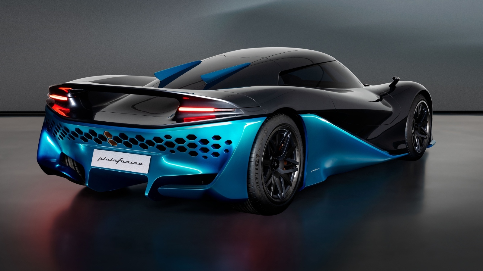 Быстрый автомобиль Viritech Apricale 2022 года вид сзади