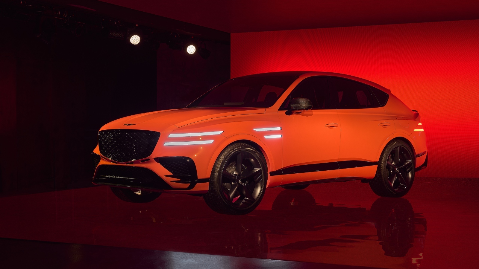 Автомобиль Genesis GV80 Coupe Concept 2023 года  в гараже