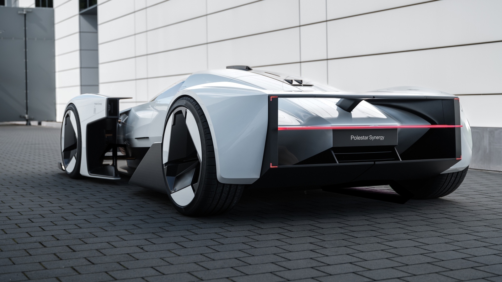 Спорткар Polestar Synergy 2023 года вид сзади