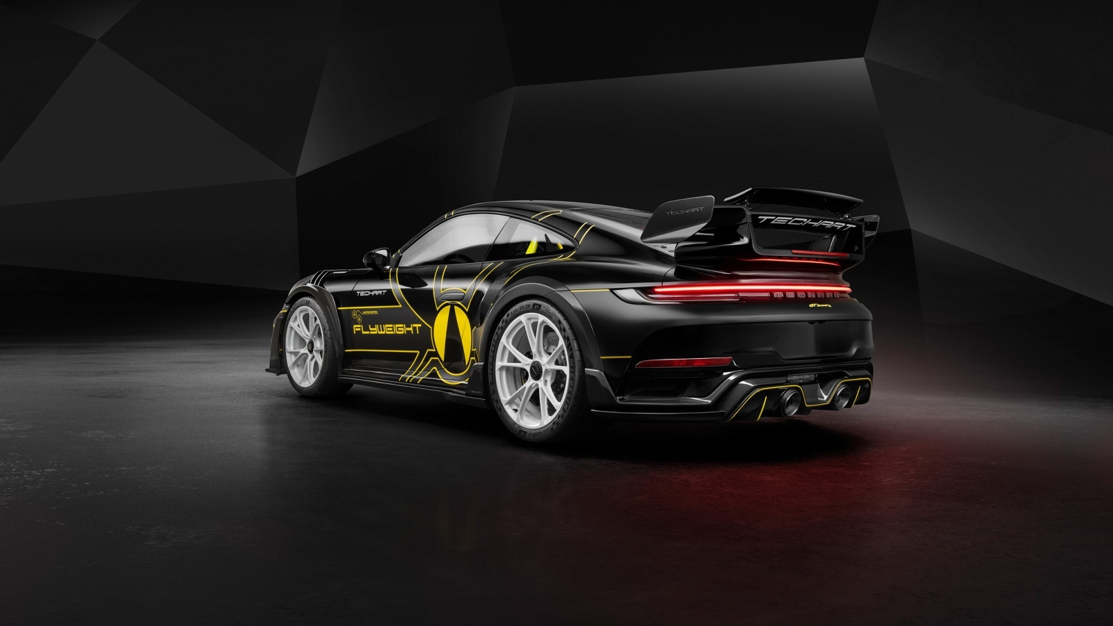 Быстрый автомобиль TechArt GTstreet R Flyweight 2023 года