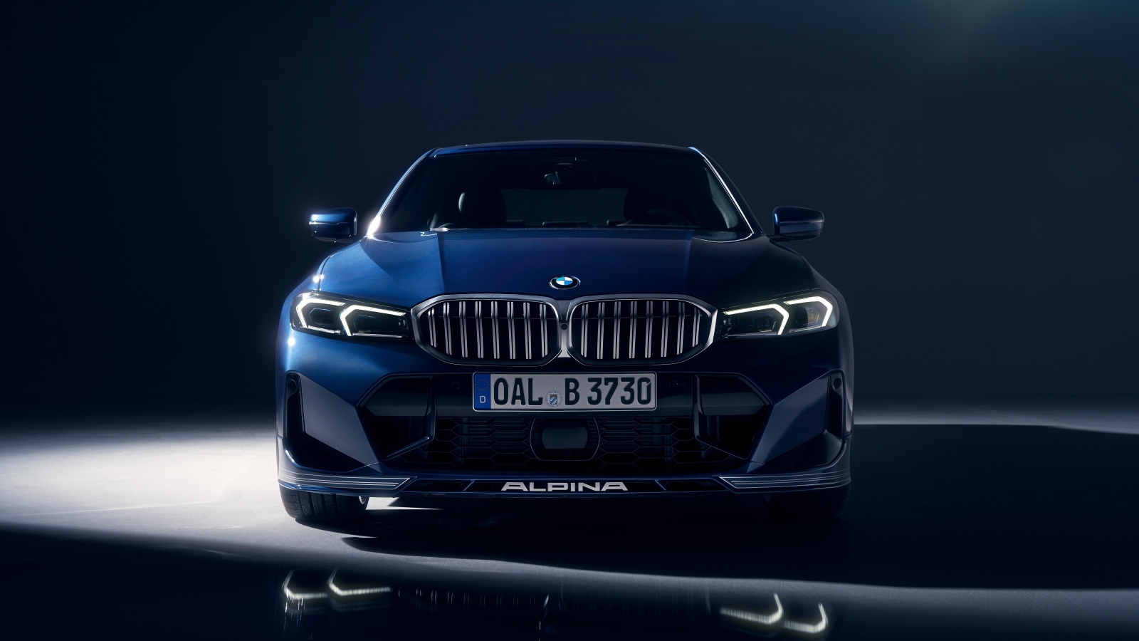 Синий автомобиль Alpina B3 Limousine