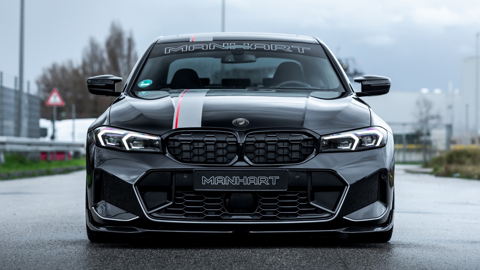 Вид спереди на автомобиль Manhart MH3 400d 2023 года