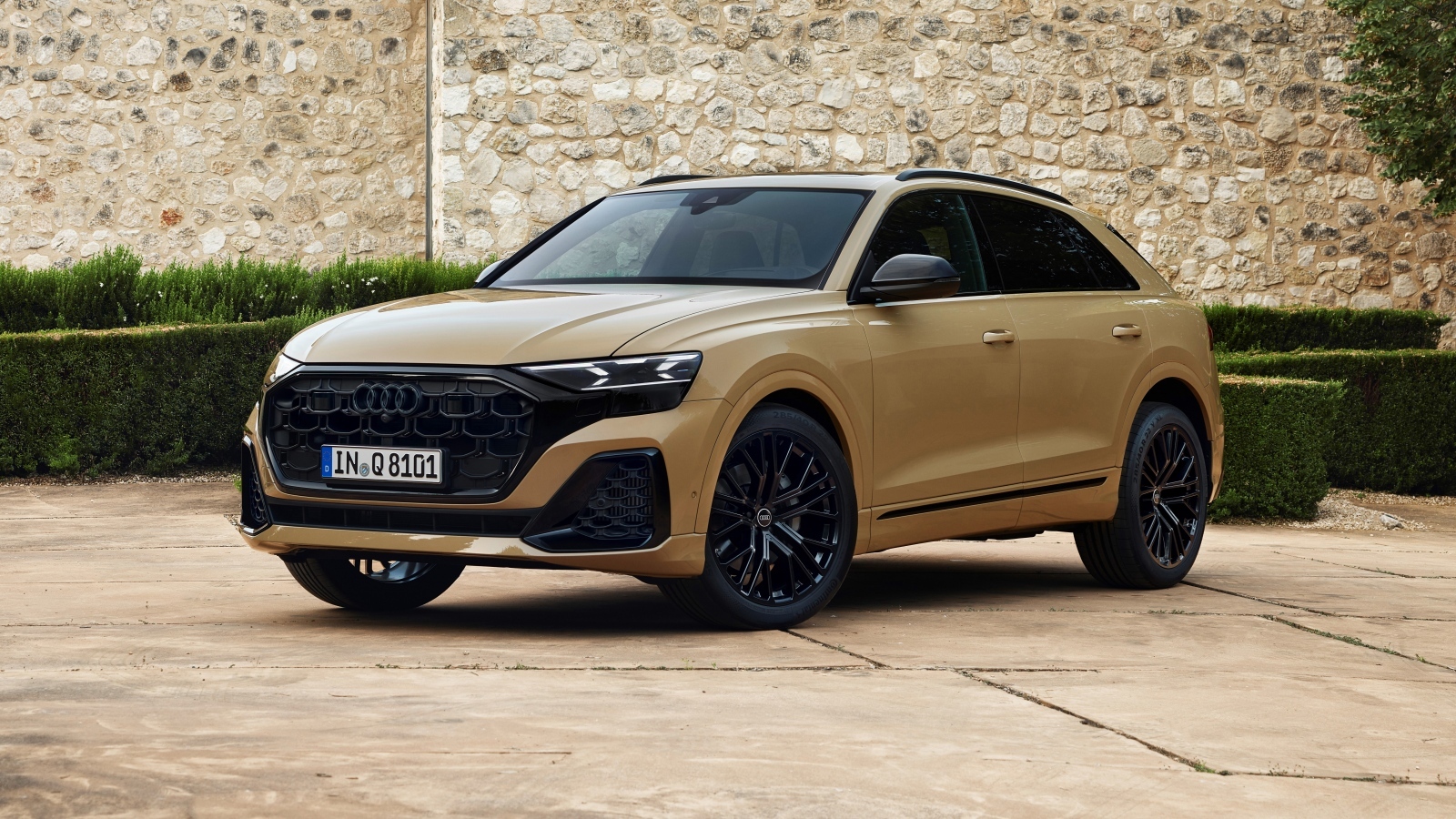Автомобиль Audi Q8 55 TFSI Quattro S Line 2023 года