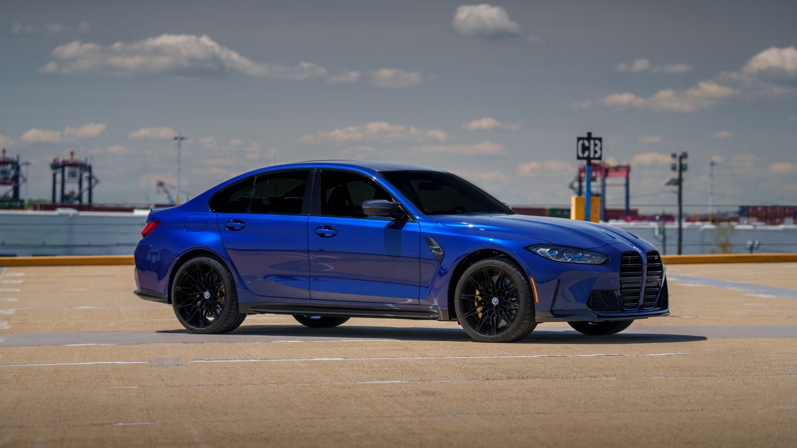 Синий автомобиль  BMW M3, 2023 года