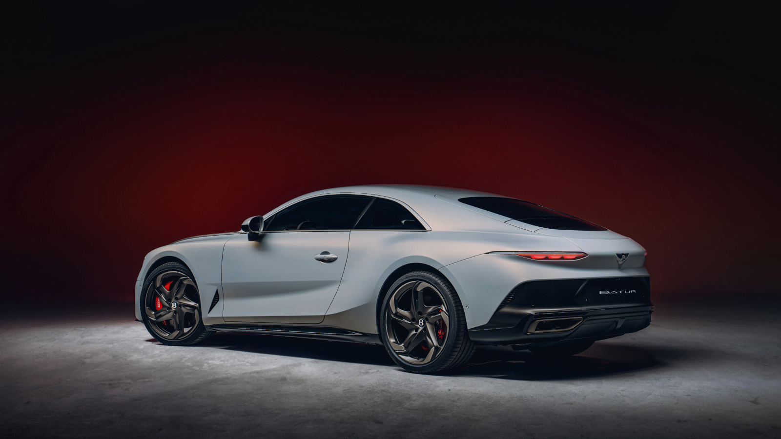 Автомобиль Bentley Mulliner Batur 2023 года вид сзади