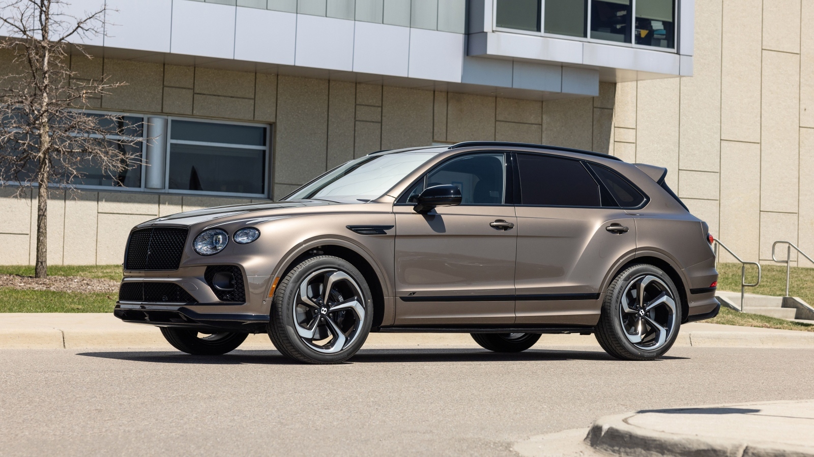 Автомобиль Bentley Bentayga S в городе