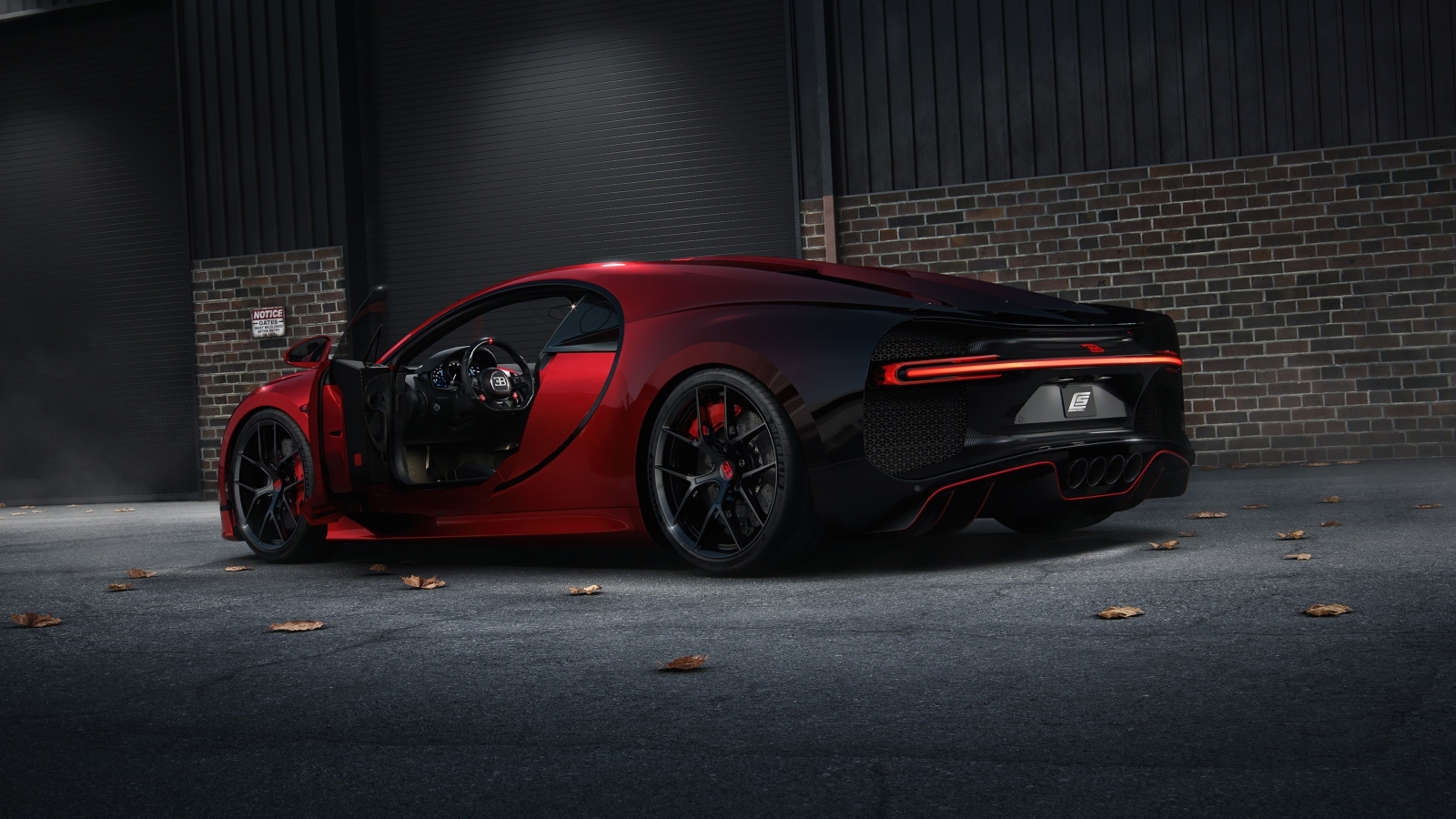 Красный дорогой автомобиль Bugatti Chiron вид сзади