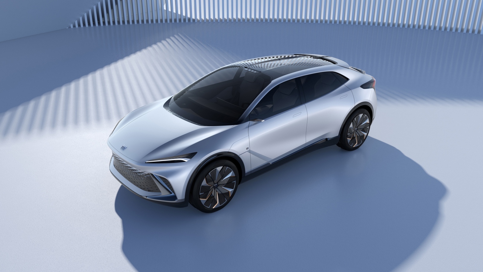 Серебристый автомобиль Buick Electra-X