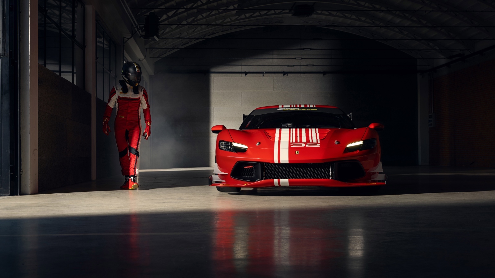 Красный гоночный автомобиль Ferrari 296 Challenge