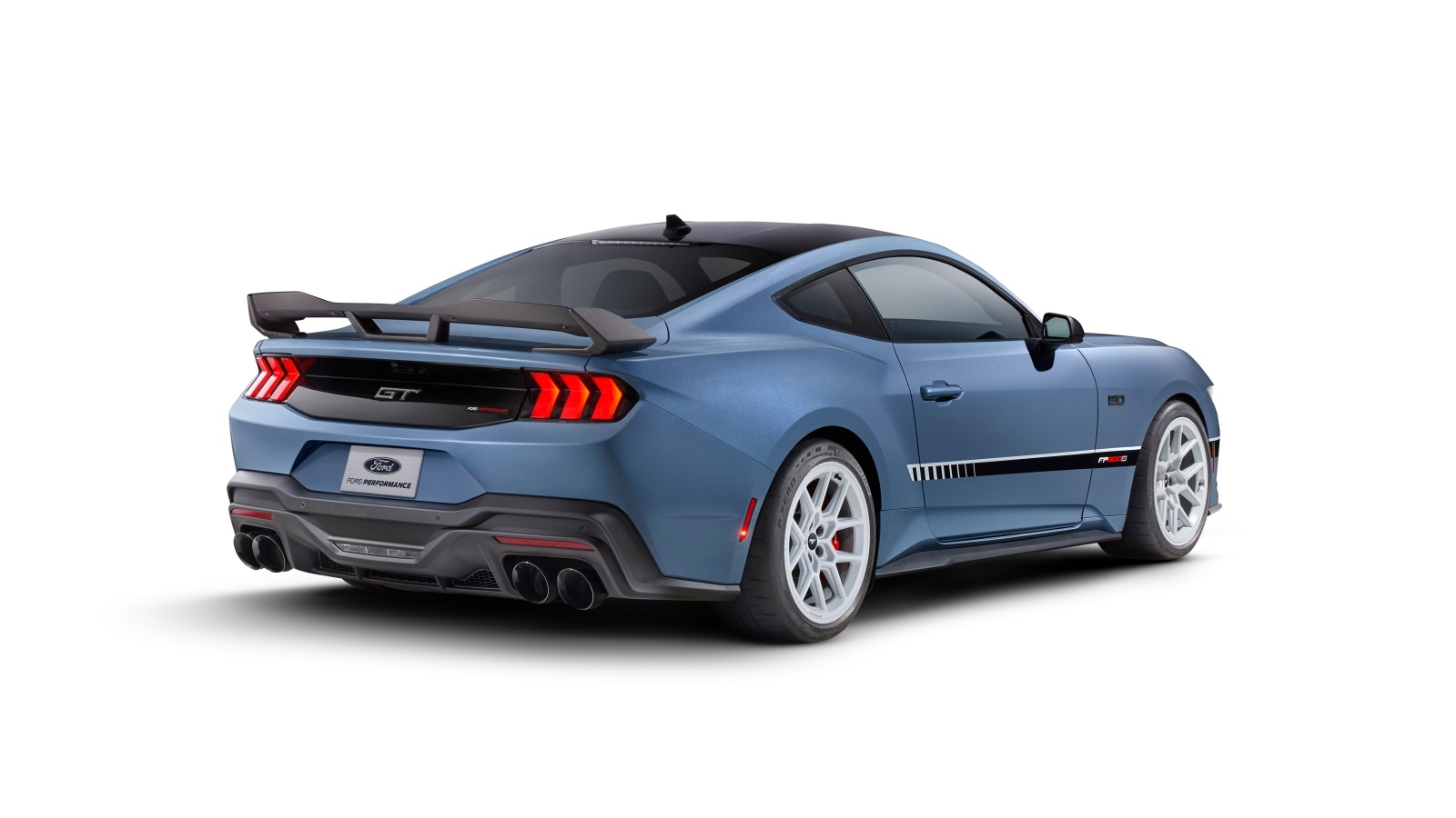 Презентация автомобиля Ford Mustang FP800S сзади