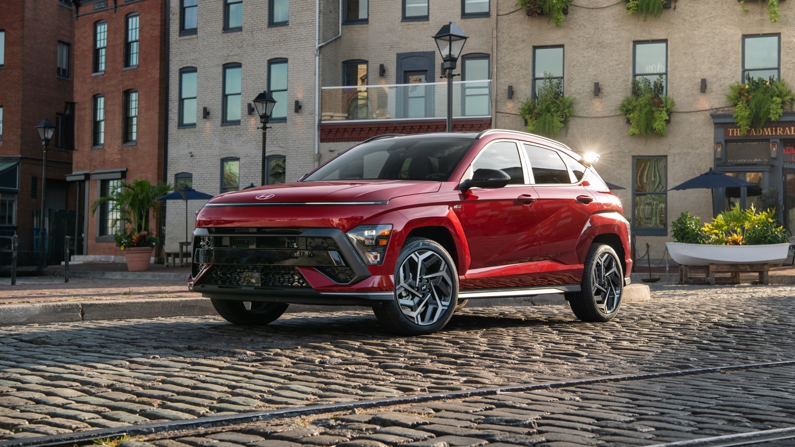 Красный автомобиль Hyundai Kona N Line 2024 года